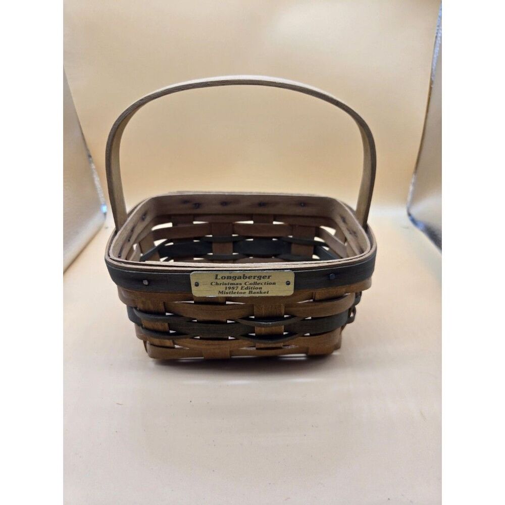 Vtg. 1987 Longaberger Christmas Mistletoe Basket (T-B)